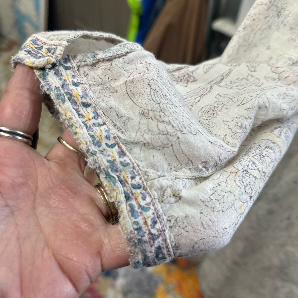 Magnolia Pearl Cream V-Neck Top - Picture 5 of 5